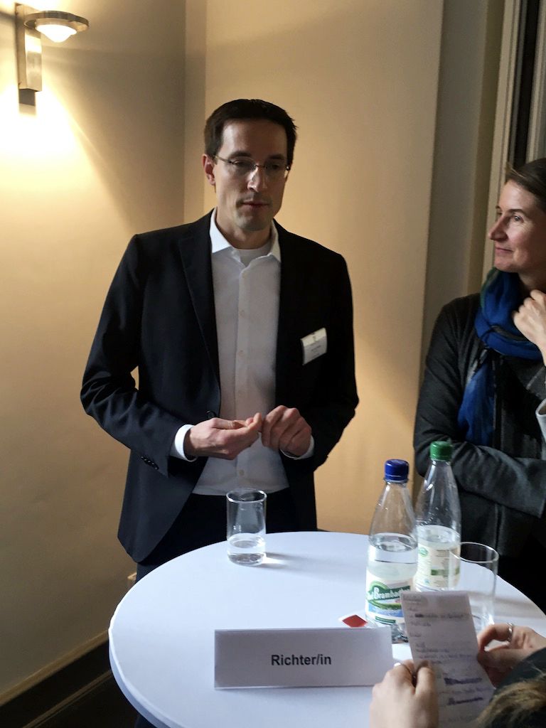 Richter Dr. Sebastian Müller, Sozialgericht Magdeburg, stellte sich den Fragen der interessierten Besucherinnen und Besucher.