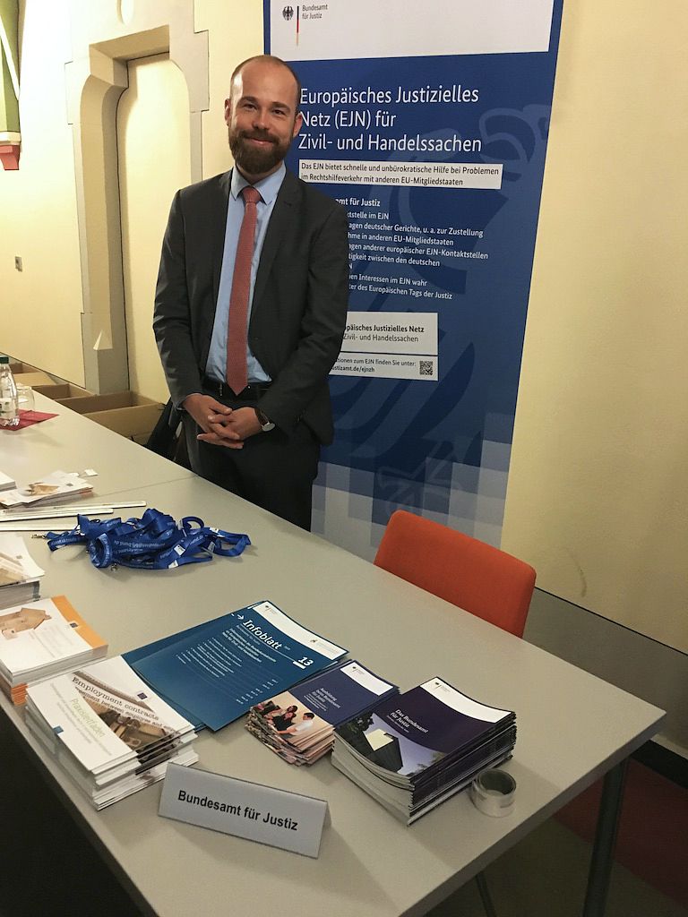 Über die Instrumente der justiziellen Zusammenarbeit im Zivilrecht informierte  Nils Schröder, Bundesamt für Justiz, Referat Zivilrechtshilfe und Europäisches Justizielles Netzwerk in Zivil- und Handelssachen.