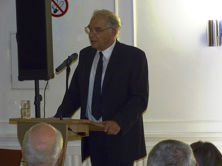 Prof. em. iur. Ingo Müller bei seiner Festrede