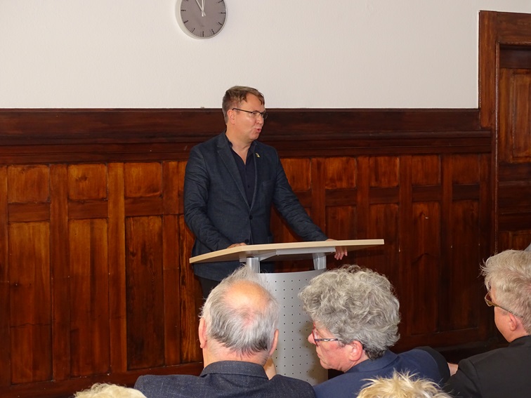 Direktor Stiftung Gedenkstätten Dr. Langer bei seinem Grußwort