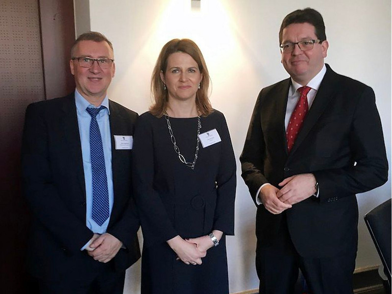 Von links nach rechts: Jörg Engelhard, Präsident des Landgerichts Halle, Silvia Kochale, Richterin am Amtsgericht, Prof. Dr. Christian Tietje, Rektor der Martin-Luther-Universität Halle-Wittenberg